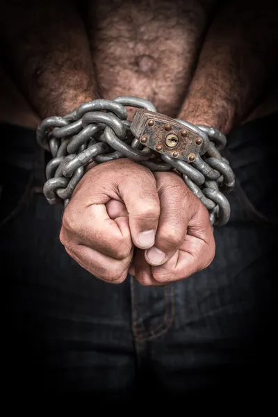 Chains on hands. Кандалы на руках. Человек в наручниках. Chain in hand shhhhhhhh k-rataf. Человек в кандалах.