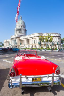 Havana'da capitol yakınındaki eski Cabrio araba