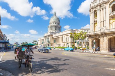 capitol yakınındaki sokak sahnesi-Havana