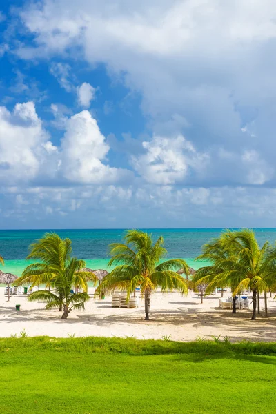Tropisches resort am strand von coco key in kuba — Stockfoto