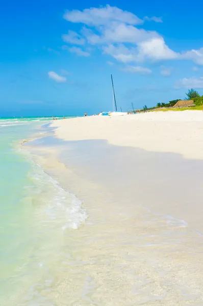 Widok pionowy plaży varadero na Kubie — Zdjęcie stockowe