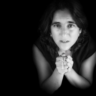 İspanyol kadın dua