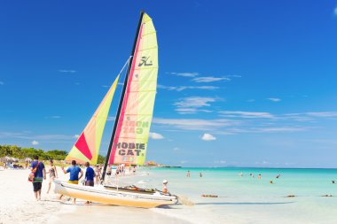 varadero, Küba'da bir katamaran Yelken turist