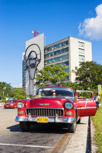 Old Chevrolet in the Revolution Square in Havana — Stock Photo, Image