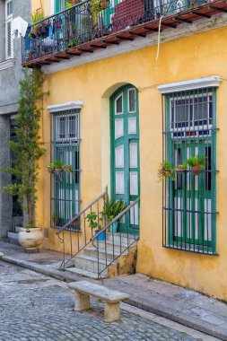 Eski Havana'da renkli geleneksel ev