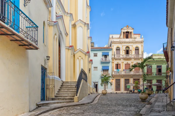 De kleine el angel plein in oud-havana — Stockfoto