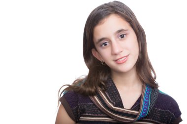 Beyaz bir arka plan üzerinde izole trendy İspanyol genç