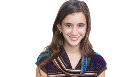 Beyaz bir arka plan üzerinde izole trendy İspanyol genç