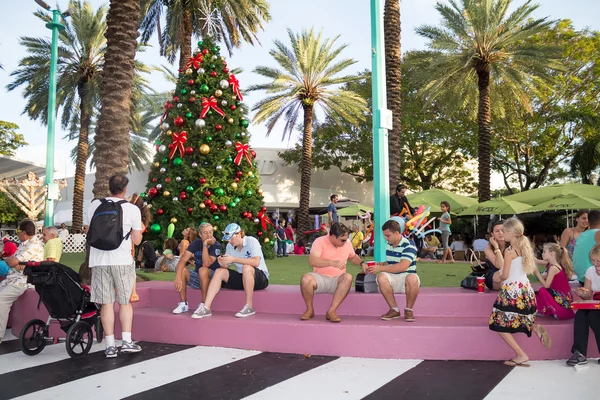 Turisté na lincoln road v miami beach — Stock fotografie