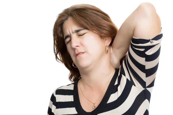 Mujer hispana que sufre de dolor de cuello o cervical i — Foto de Stock