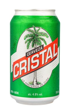 otantik Küba bira cristal üzerinde beyaz izole.