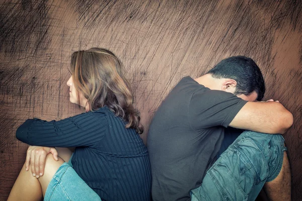 Divórcio, problemas - Casal jovem zangado um com o outro — Fotografia de Stock