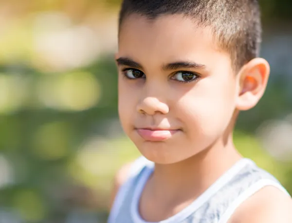 Retrato de un niño latino — Foto de Stock