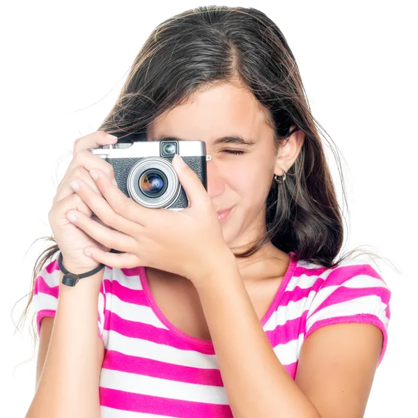 Chica joven usando una cámara compacta — Foto de Stock