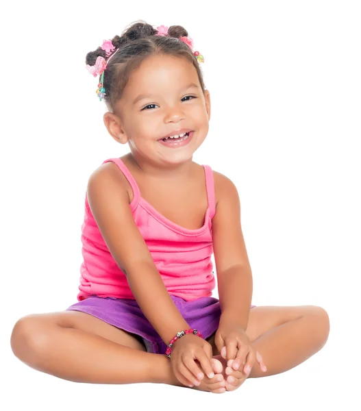 Multiracial niña pequeña riendo sentado en el suelo —  Fotos de Stock