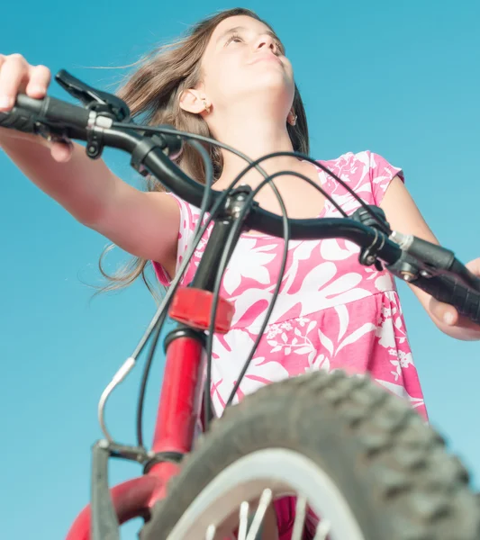 Teenage girl riding a bike — Stock Photo, Image