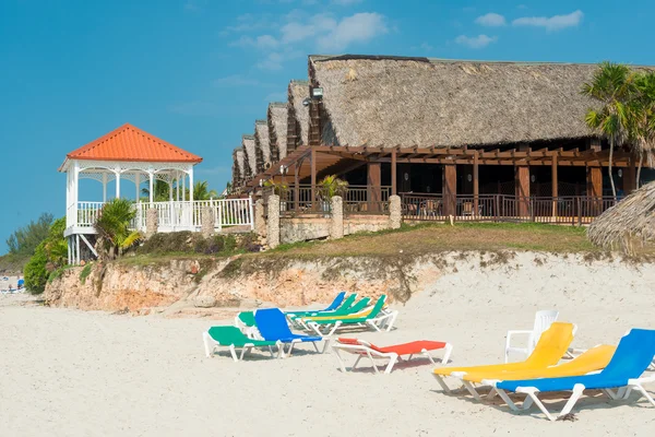 Restaurante à beira-mar na praia Varadero em Cuba — Fotografia de Stock