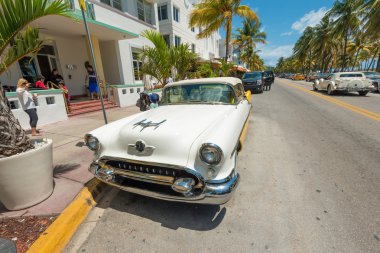 eski model araba park ocean drive south Beach, miami