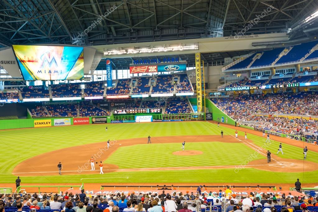 Fans watching a baseball game at the Miami Marlins Stadium – Stock
