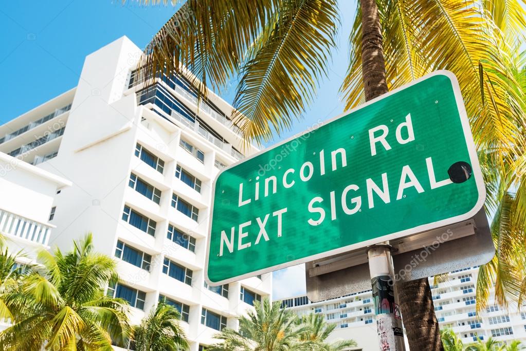 Street sign marking directions to Lincoln Road, Miami