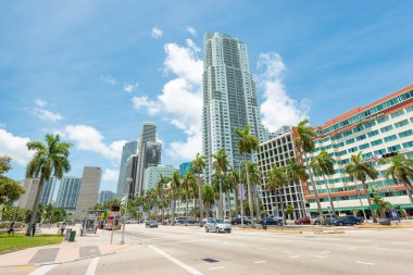 gökdelenler ve trafik Downtown miami