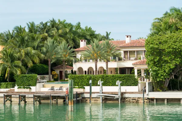 マイアミの 3 つ星の島で贅沢な大邸宅 — ストック写真