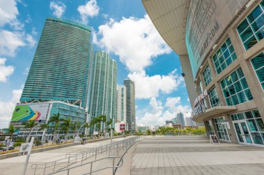 Amerikan Havayolları arena ve gökdelenler Downtown miami
