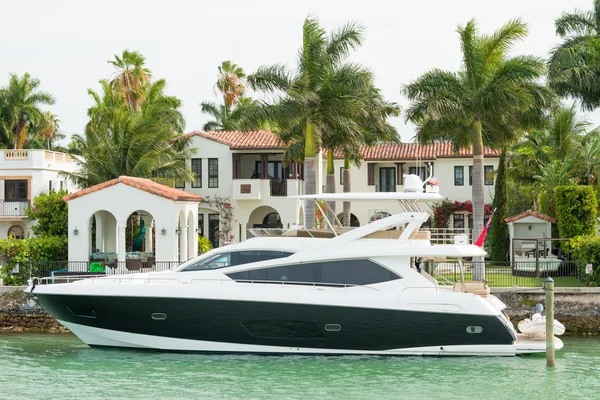 Lujosa mansión en Star Island en Miami — Foto de Stock