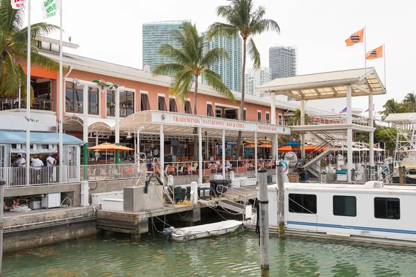 The Bayside Marketplace in downtown Miami — Stock Photo, Image