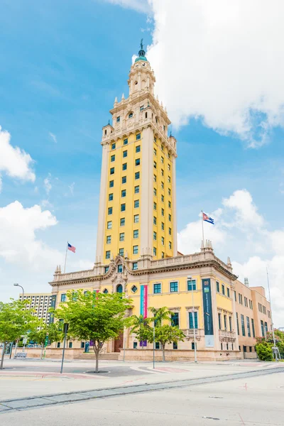 De freedom tower in het centrum van miami — Stockfoto