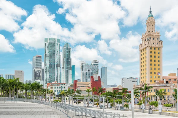 Les gratte-ciel et la Freedom Tower à Miami — Photo