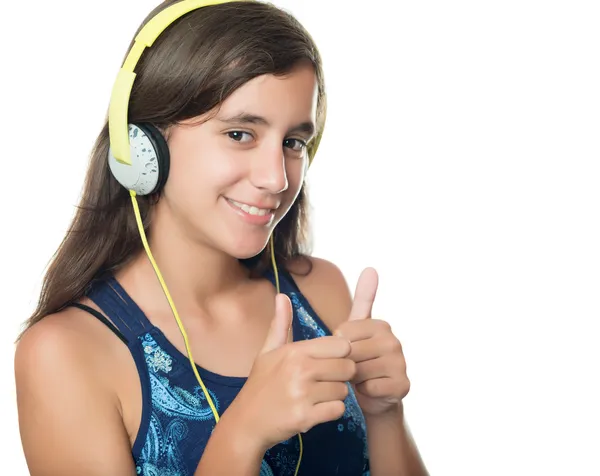 Linda adolescente hispânica ouvindo música — Fotografia de Stock