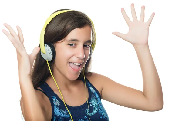 Linda adolescente hispânica ouvindo música — Fotografia de Stock