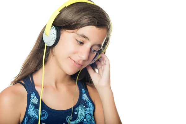 Beautiful hispanic teenager listening to music — Stock Photo, Image