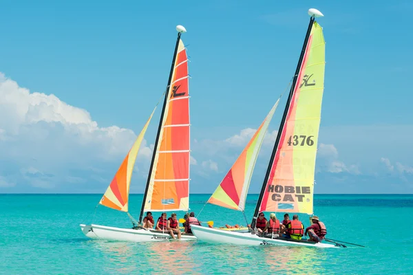 Tourists sailing in Cayo Santa Maria in Cuba — Stock Photo, Image