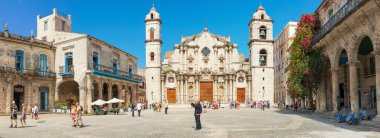 Eski Havana'da katedral Meydanı adlı gezi turist