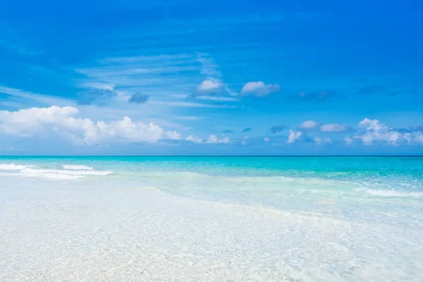 Όμορφη Παραλία Του Βαραντέρο Στην Κούβα Μια Ηλιόλουστη Μέρα — Φωτογραφία Αρχείου
