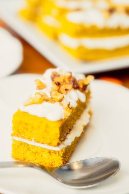 Ev yapımı havuçlu kek. 