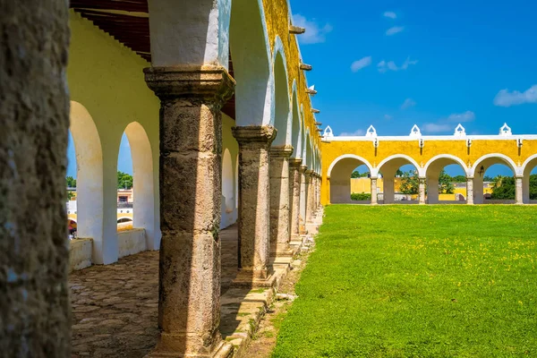 San Antonio Franciscan Monastery Yellow City Izamal Yucatan Mexico — Foto de Stock