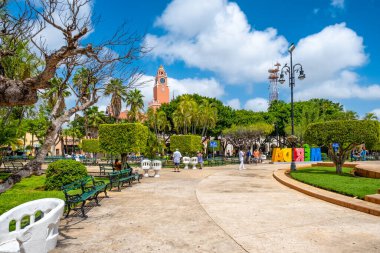 Meridye, Meksiko - 2 AĞUSTOS 2022: Plaza Grande, Yucatan 'daki Merida kentinin güzel ana meydanı