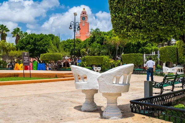 Meridye, Meksiko - 2 AĞUSTOS 2022: Plaza Grande, Yucatan 'daki Merida kentinin güzel ana meydanı