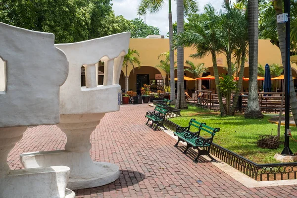 Merida Mexico August 2022 Santa Lucia Park Surrounded Restaurants Shops — Stock Photo, Image