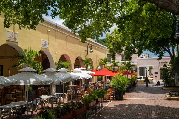 Merida Mexico August 2022 Santa Lucia Park Omgeven Door Restaurants — Stockfoto