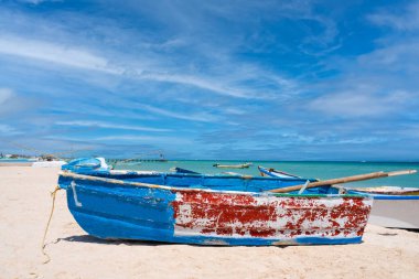 Meksika 'da Merida yakınlarındaki Progreso sahilinde balıkçı tekneleri.