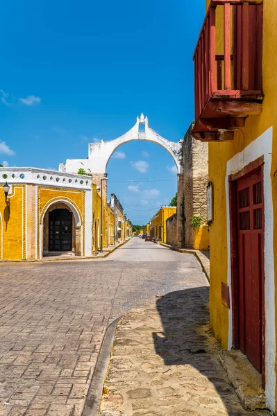 Παλιά Κτίρια Στην Κίτρινη Πόλη Izamal Στο Γιουκατάν Του Μεξικού — Φωτογραφία Αρχείου