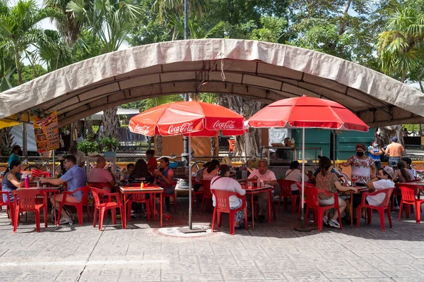 Merida Mexique Août 2022 Restaurant Rue Servant Des Plats Traditionnels — Photo