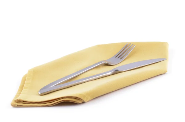 Couteau et fourchette sur une serviette en or — Photo