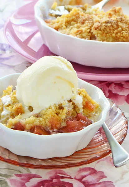 Rhubarb crumble — Stock Photo, Image