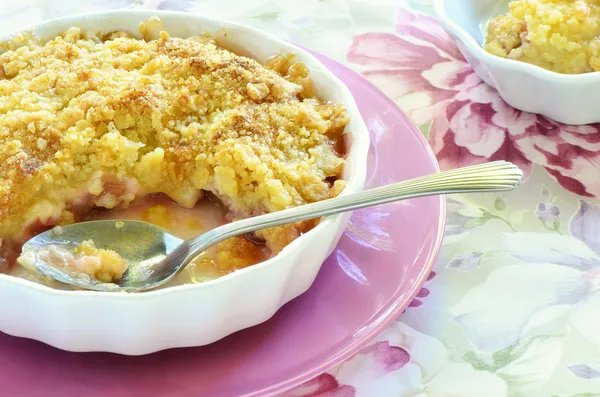 Rhubarb crumble — Stock Photo, Image