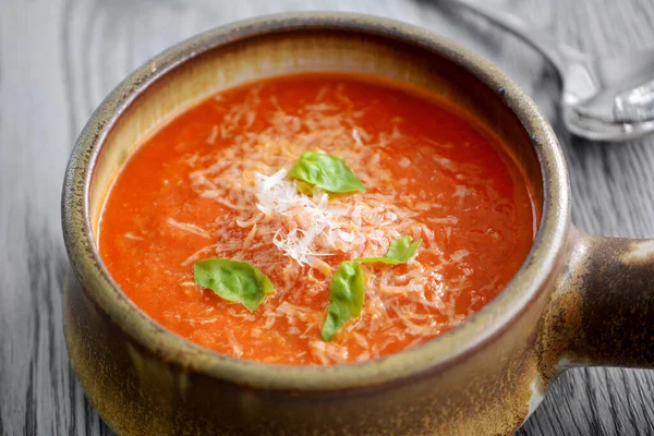 Hot Spicy Home Made Tomato Basil Soup Grated Parmesan Cheese — ストック写真